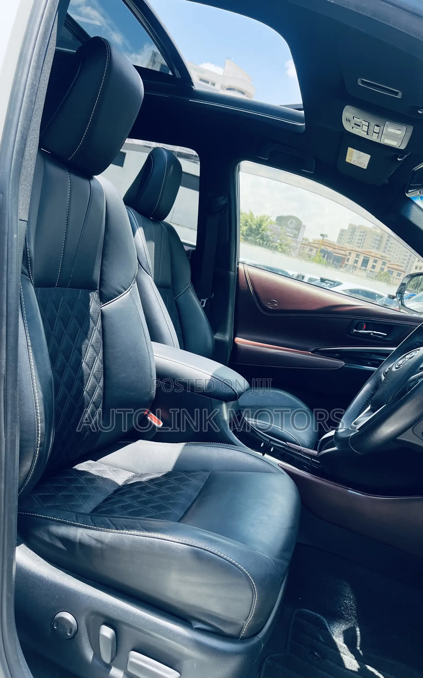 Toyota Harrier 2.5 Hybrid 4WD 2019 White