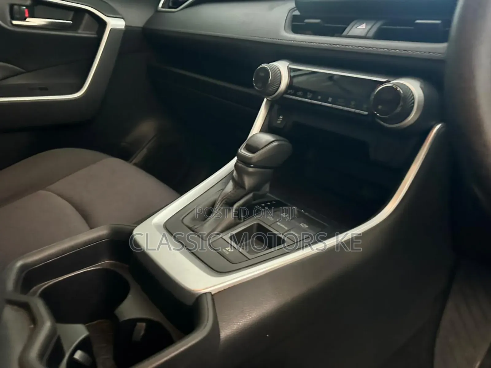 Toyota RAV4 XLE Premium AWD 2019 White