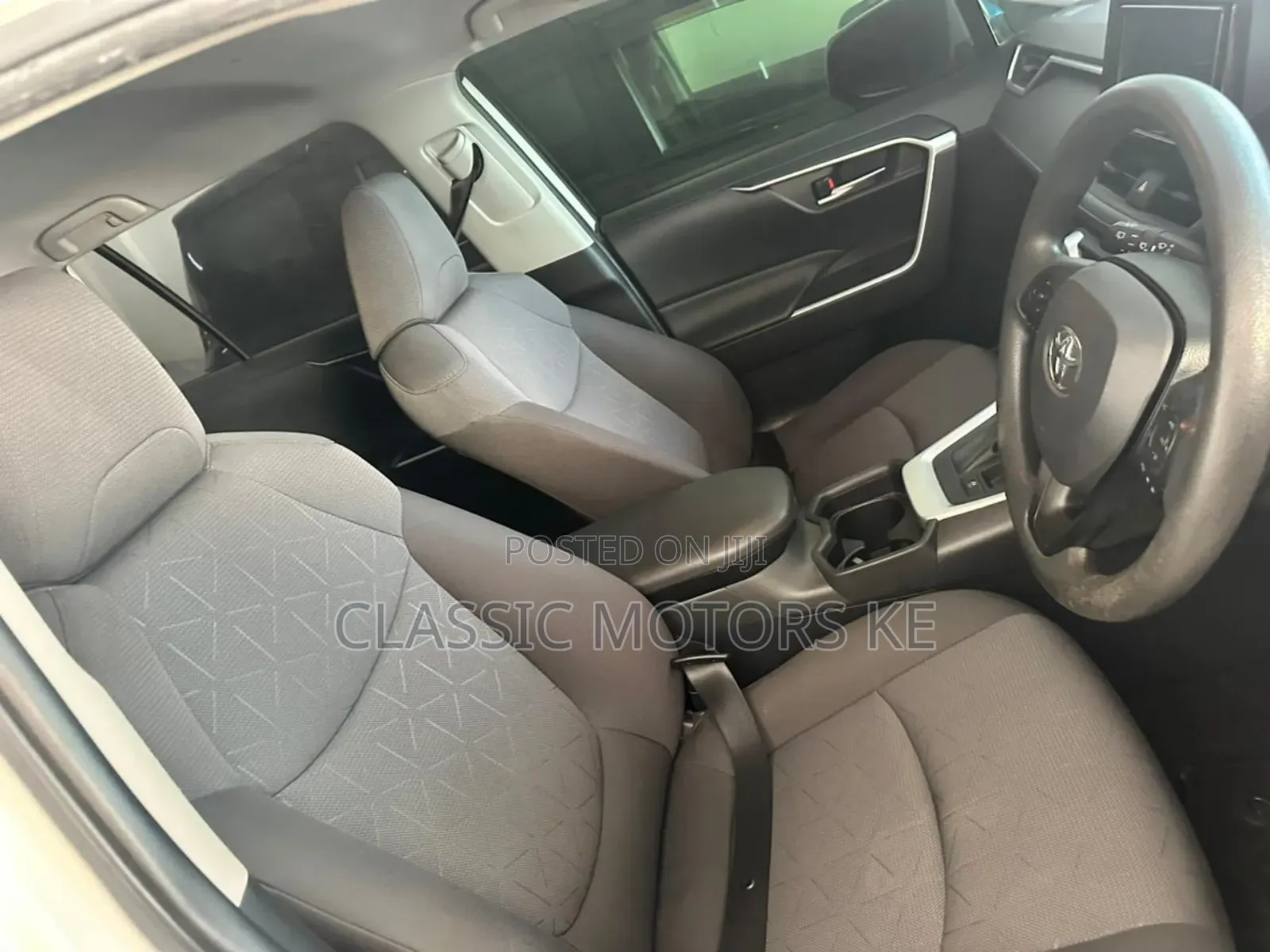 Toyota RAV4 XLE Premium AWD 2019 White