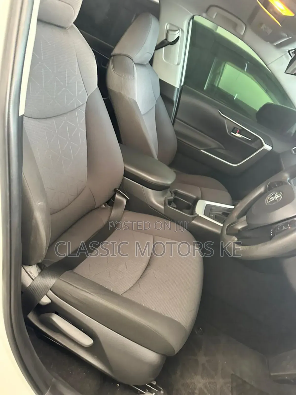 Toyota RAV4 XLE Premium AWD 2019 White