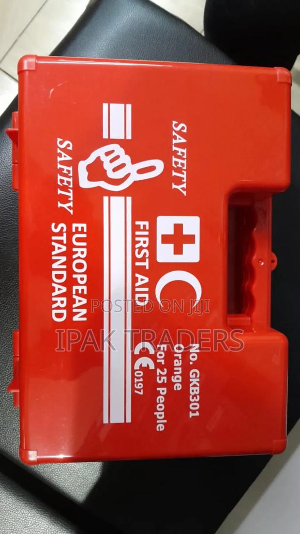 Medium Red First Aid Kit 25 People - thumbnail 2