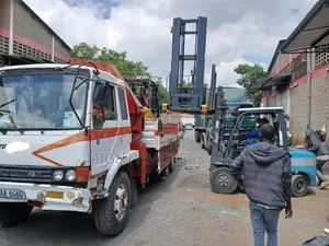 Flat Bed Trailer With Crane Are Available for Inter Country Transport