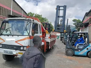 Flat Bed Trailer With Crane Are Available for Inter Country Transport