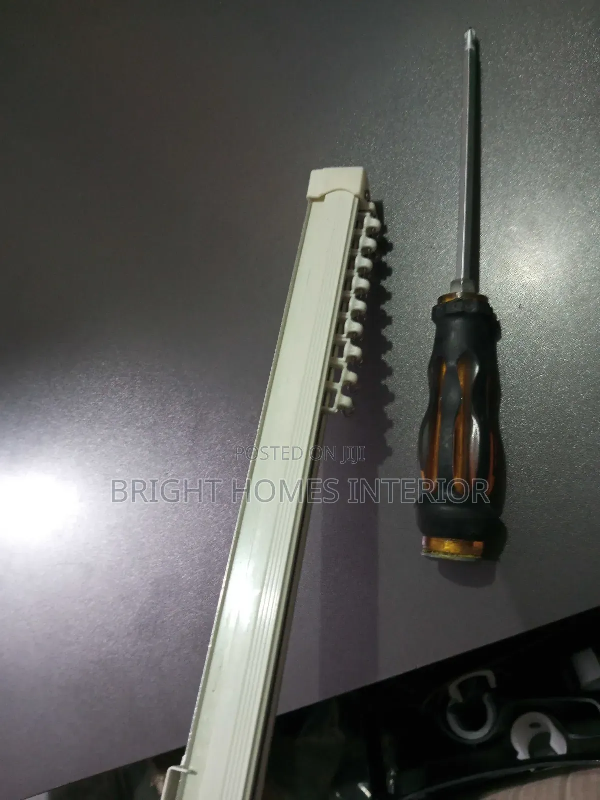 Easy to Install Single Rail