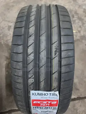 235 /45 R17 Kumho Tyres 97v X/L Escta Ps71