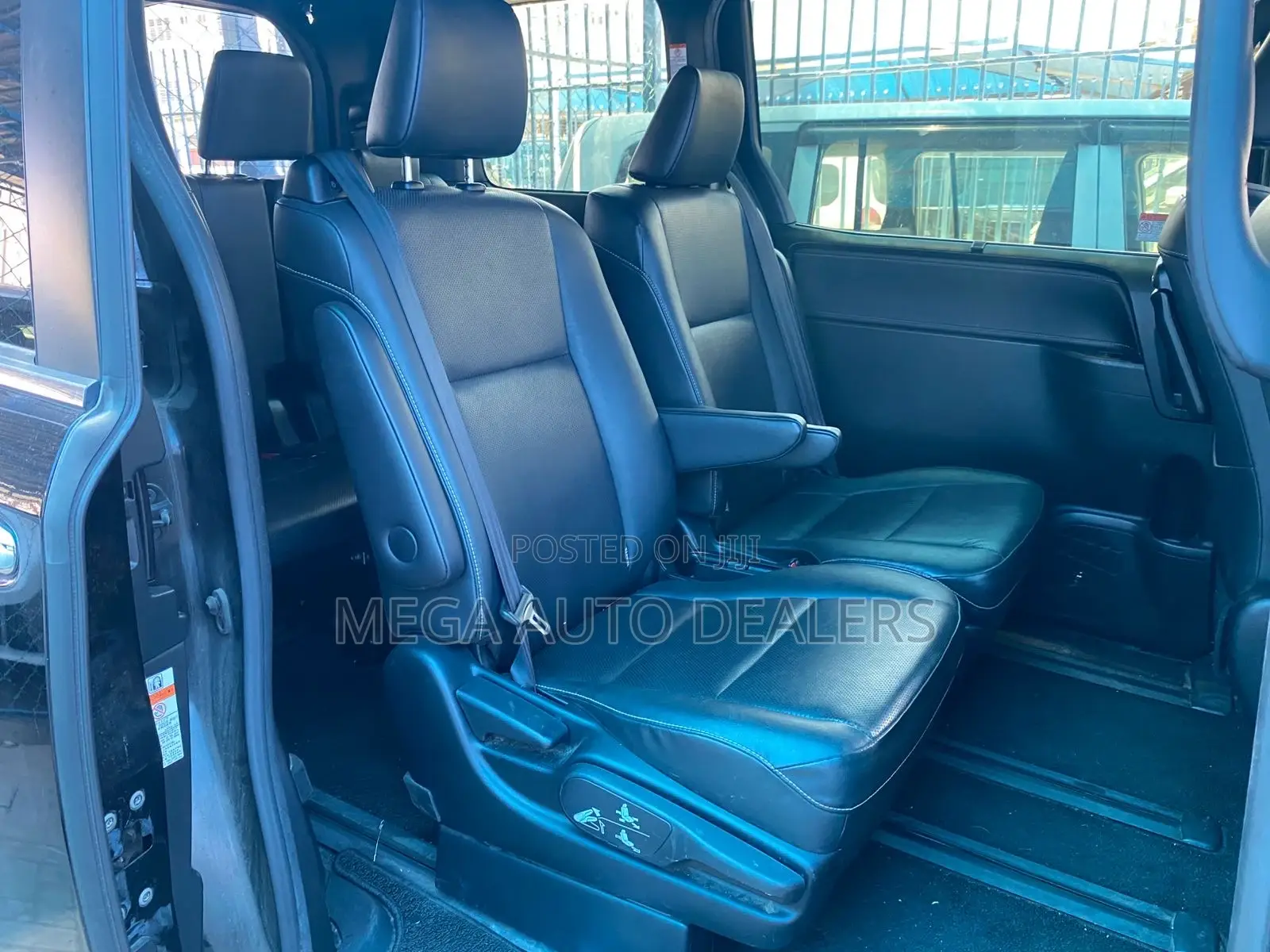 Toyota Esquire 2018 Black