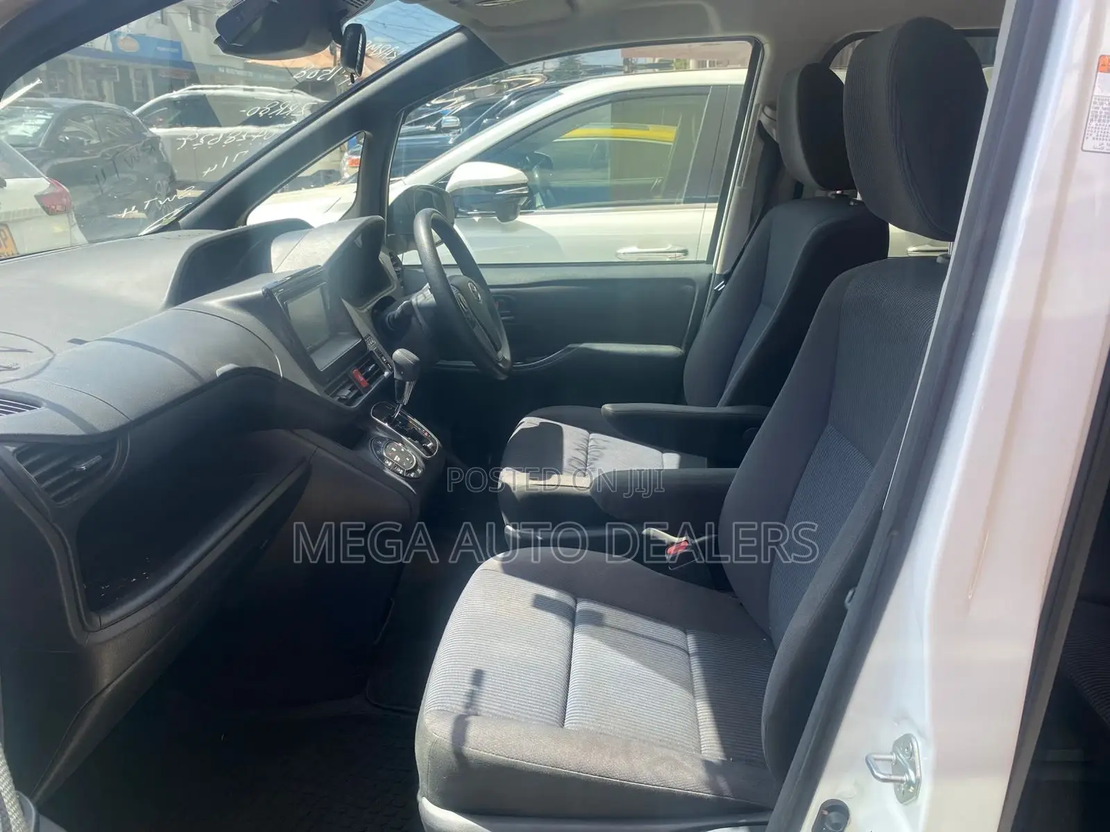 Toyota Noah 2018 White