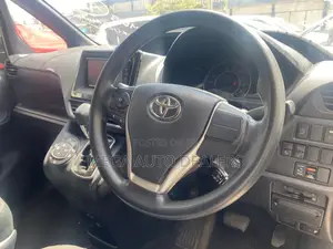 Toyota Noah 2018 White
