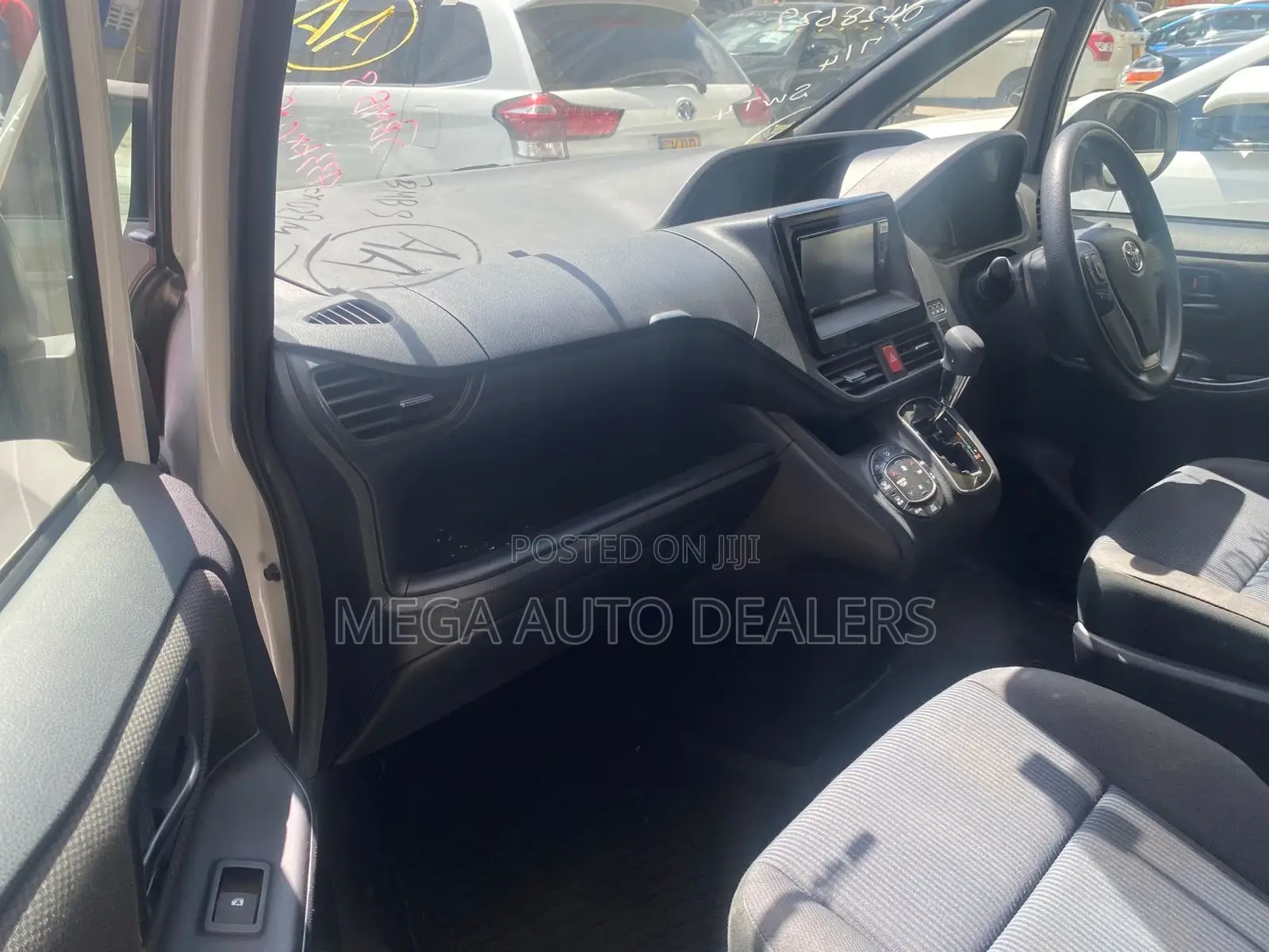 Toyota Noah 2018 White