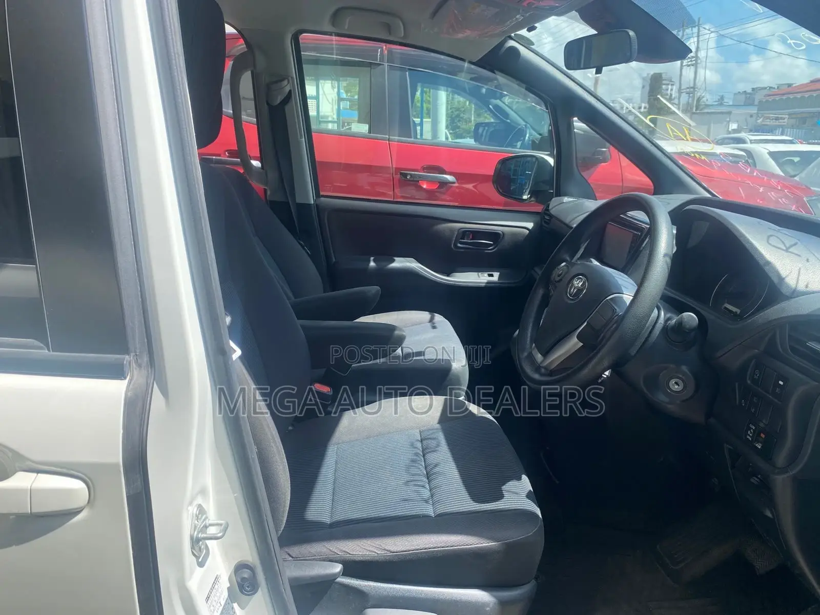 Toyota Noah 2018 White