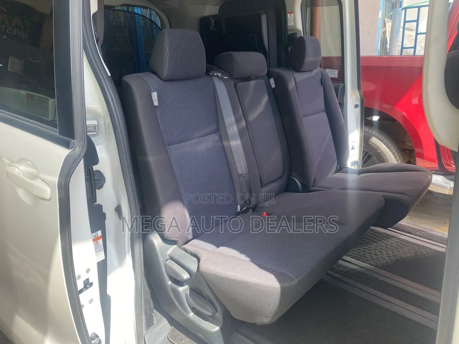 Toyota Noah 2018 White