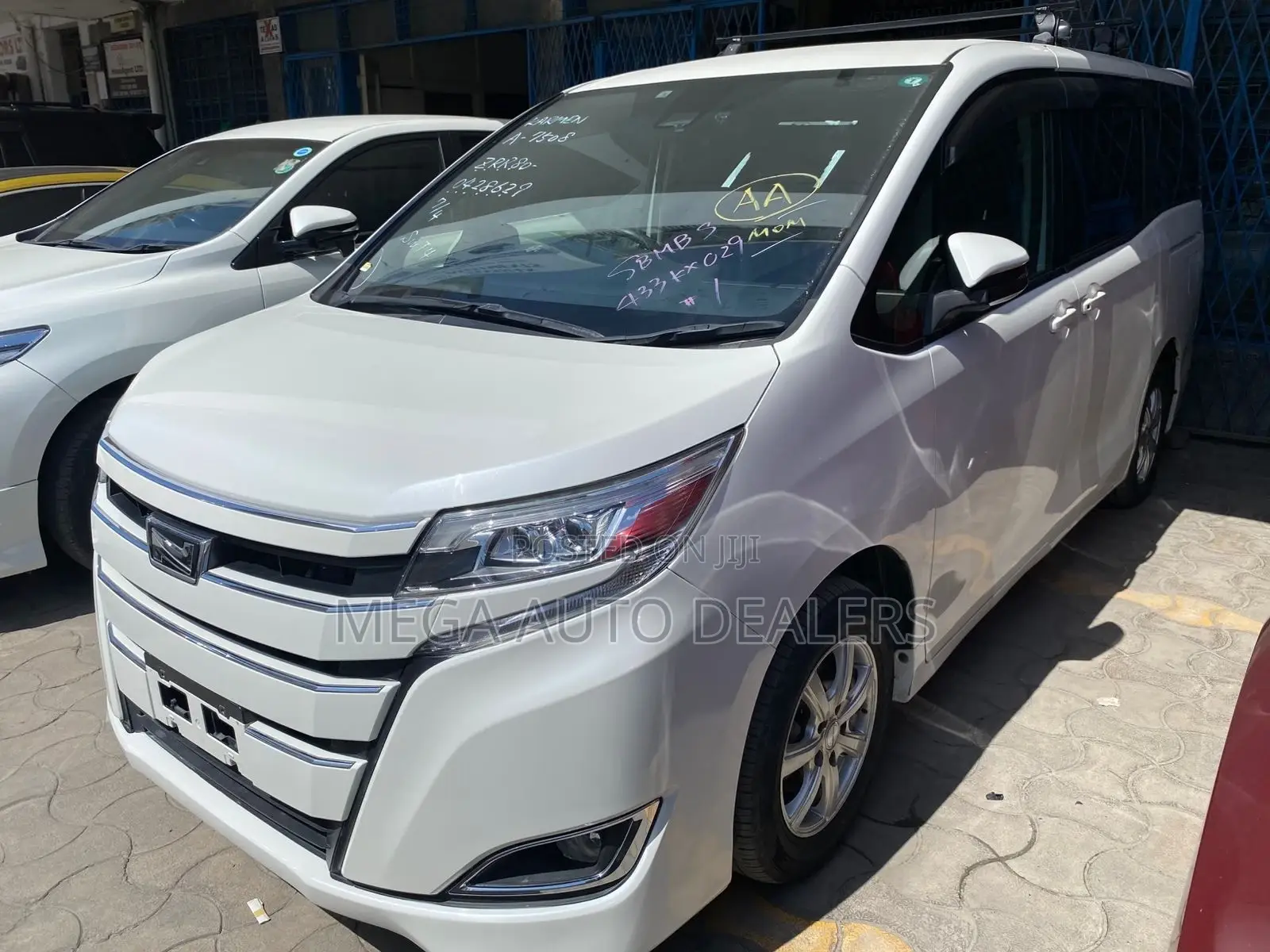 Toyota Noah 2018 White