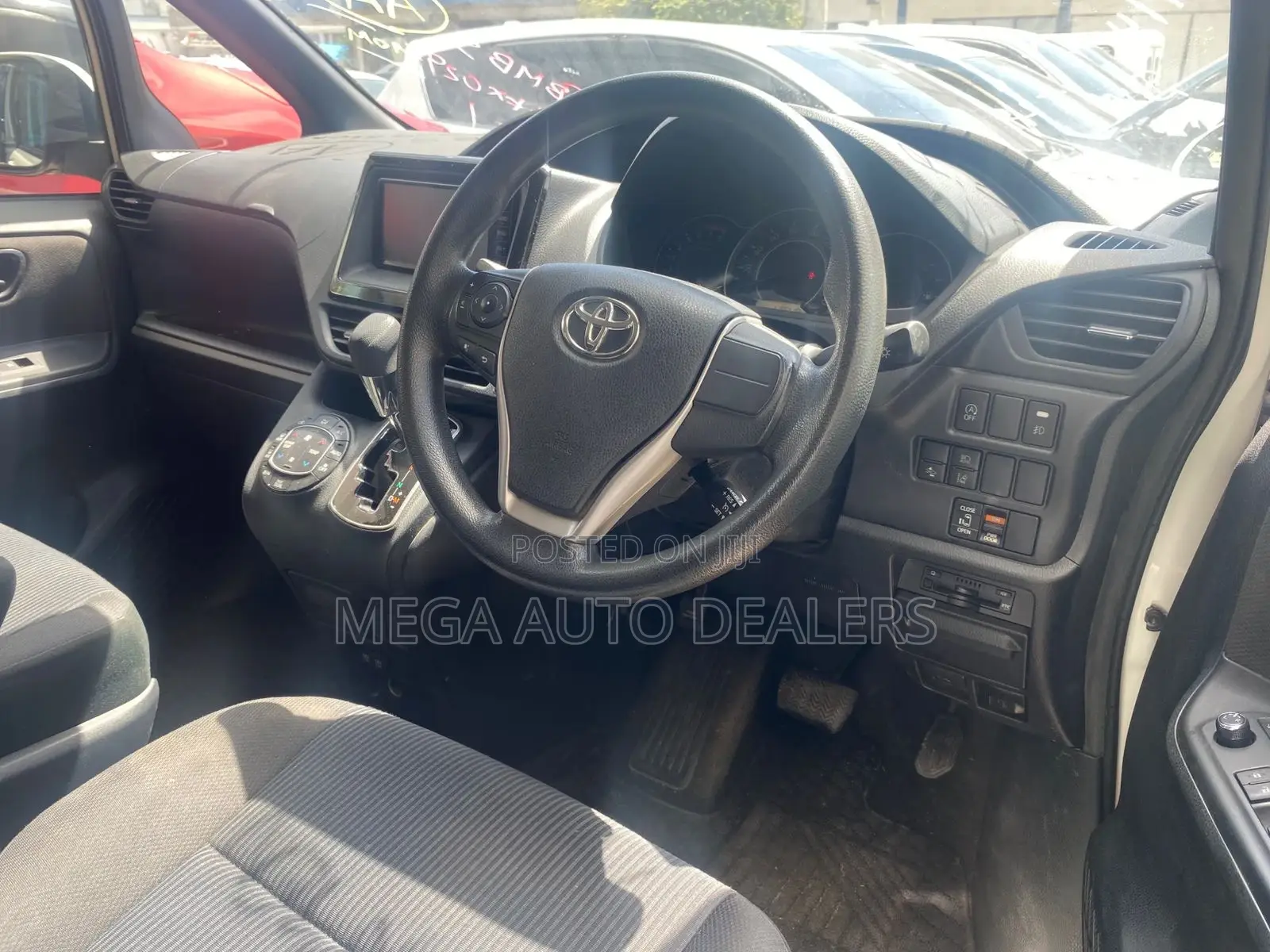 Toyota Noah 2018 White