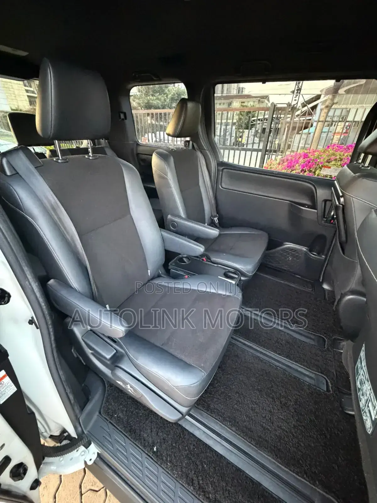 Toyota Noah 2.0 AWD (7 Seater) 2018 White