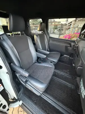 Toyota Noah 2.0 AWD (7 Seater) 2018 White