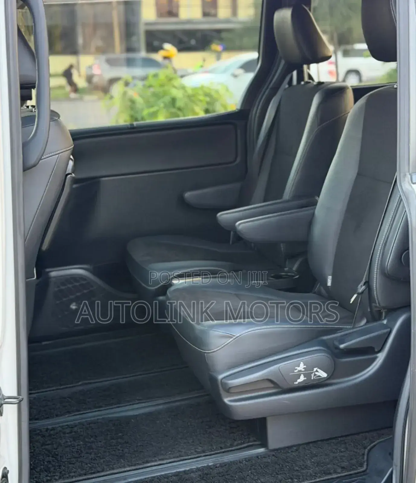 Toyota Noah 2.0 AWD (7 Seater) 2018 White