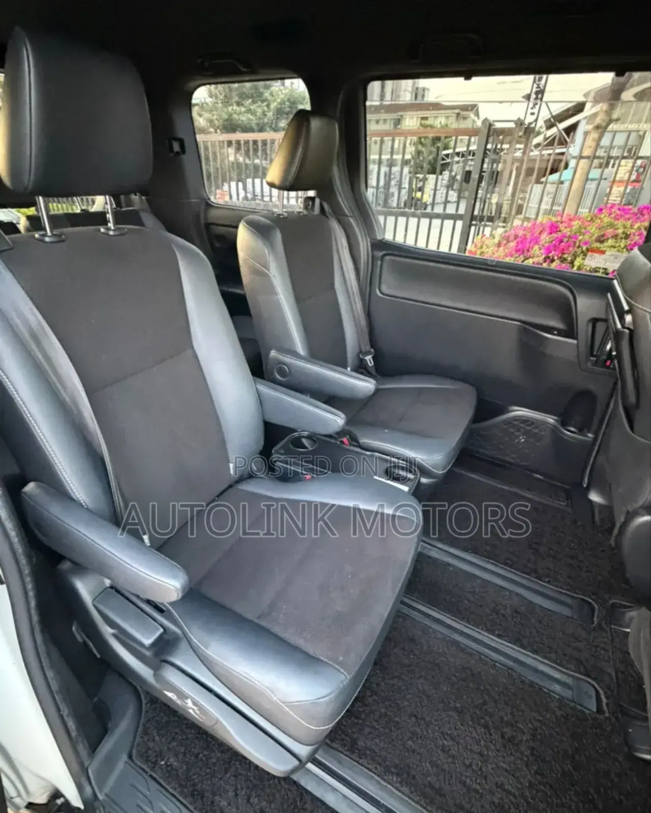 Toyota Noah 2.0 AWD (7 Seater) 2018 White