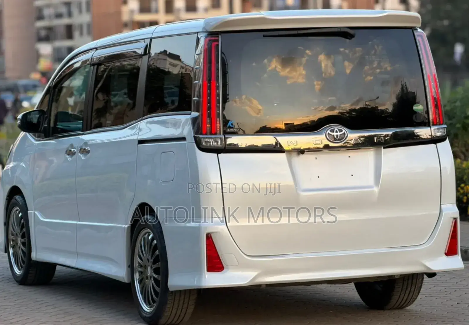 Toyota Noah 2.0 AWD (7 Seater) 2018 White