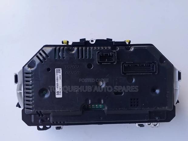 Toyota Vitz 2013 Clock - thumbnail 3