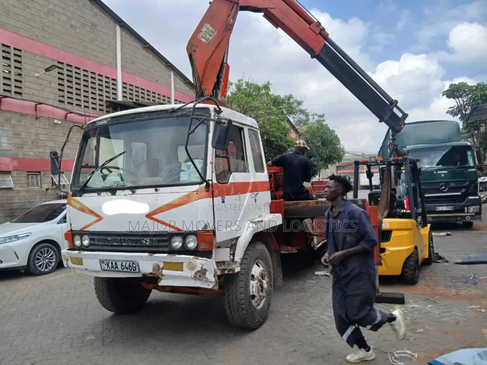 Trailers With Crane Accessible for Logistics