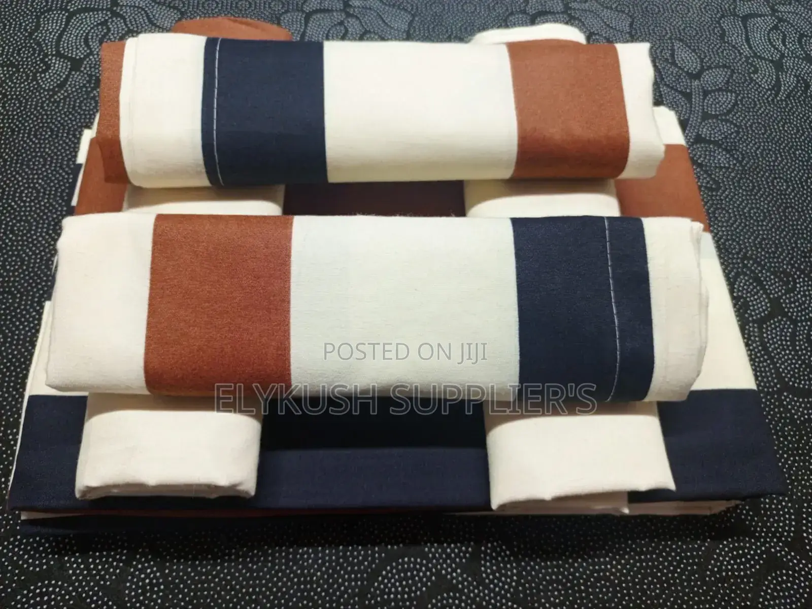 6 Pc Bedsheets 
2 PCS Bedsheets 
4 PCS Pillow Cases 
6x6
 at 