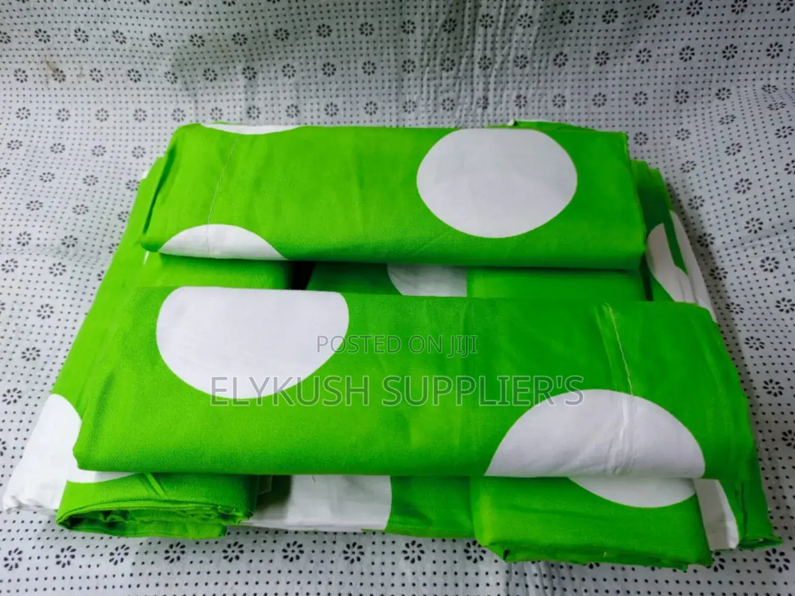  6 Pc Bedsheets 
2 PCS Bedsheets 
4 PCS Pillow Cases 
6x6
 at 