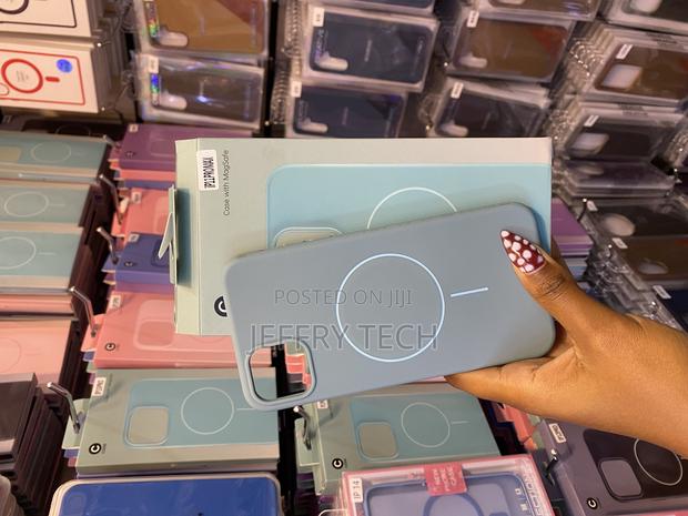 Cyan iPhone 11 Pro Max Liquid Tpu Silicone Gradient Magsafe Phone Case - thumbnail 3