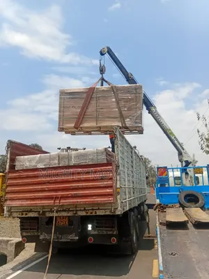 Trailer With Crane Are Ready for Hoisting and Cross Country Delivery