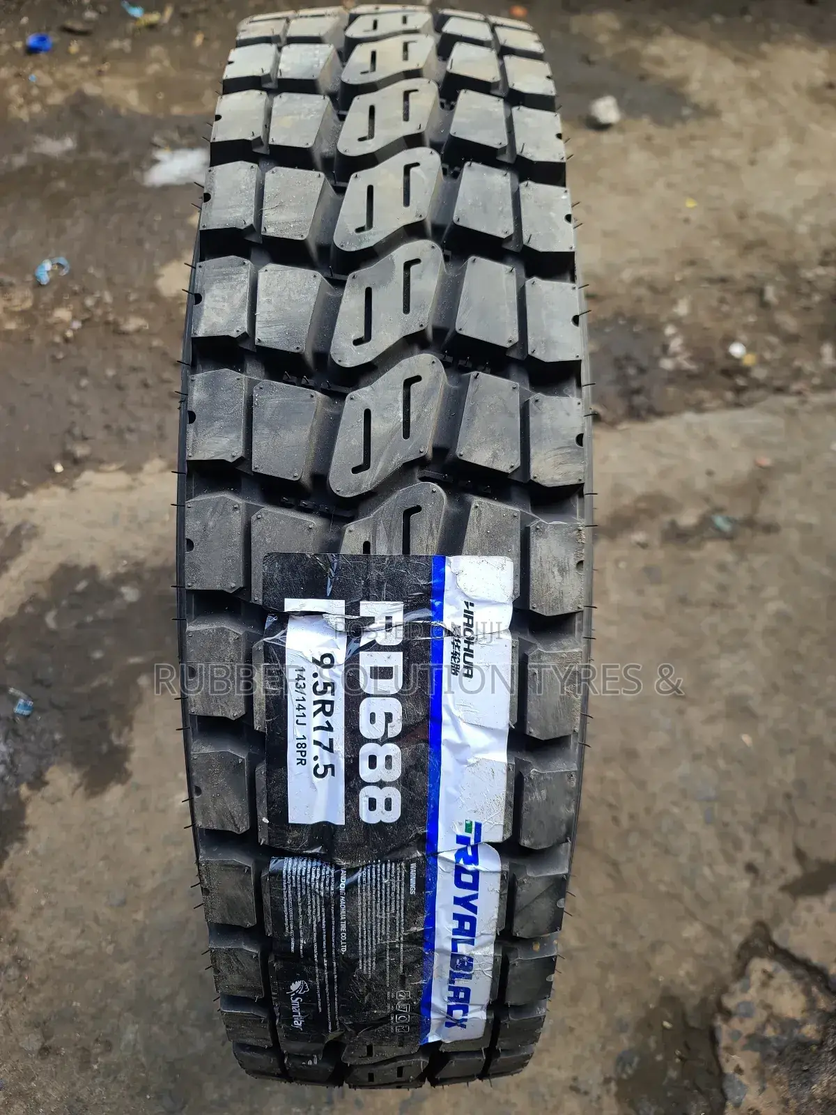 9.5r17.5 Royalback Tires 18pr