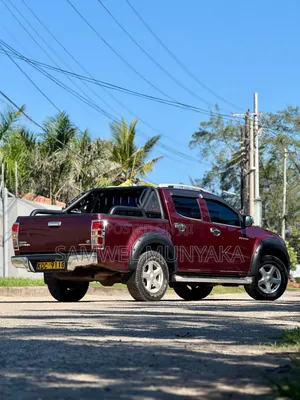 Isuzu D-MAX 2014 Pink