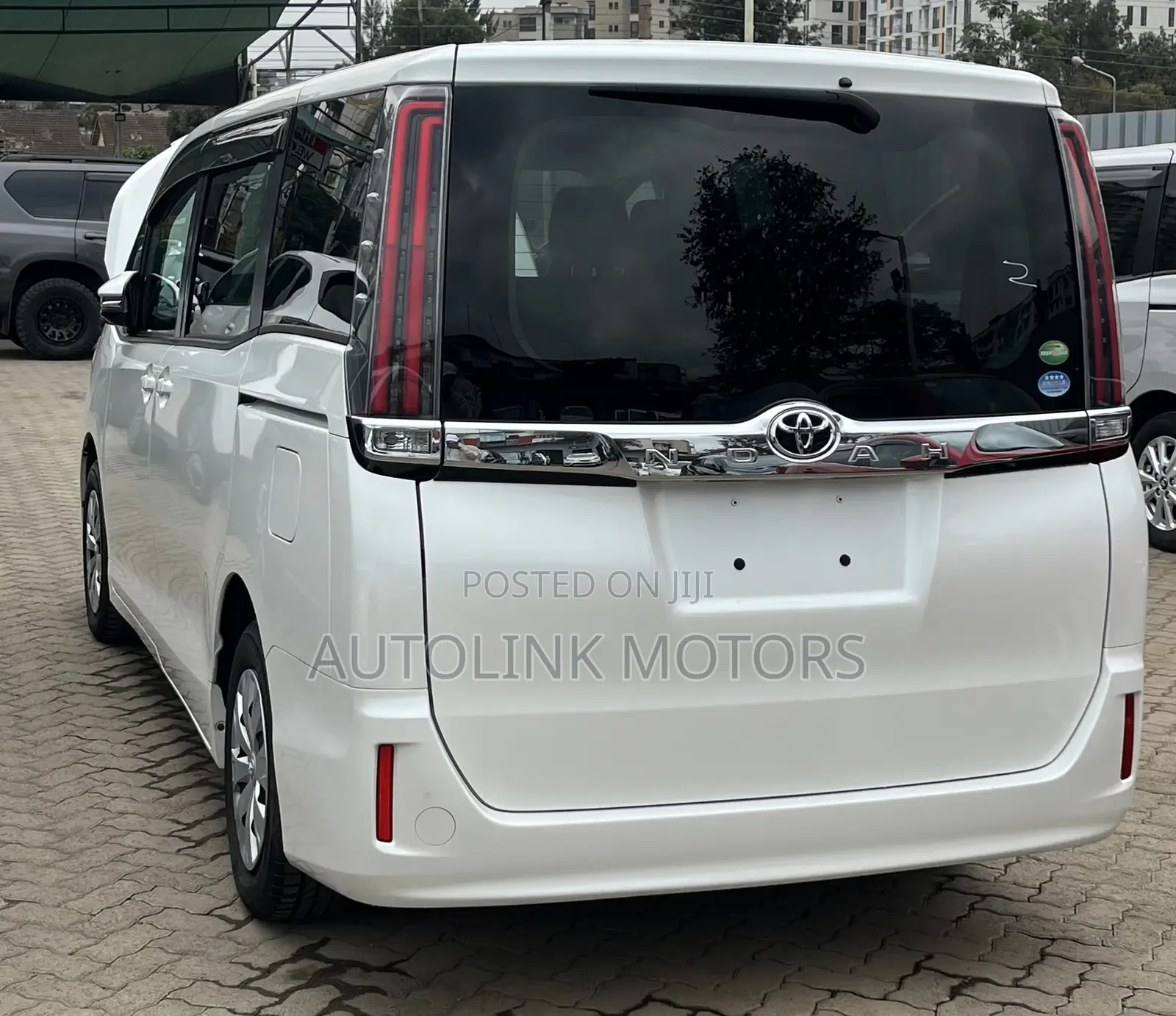 Toyota Noah 2.0 FWD (8 Seater) 2019 White
