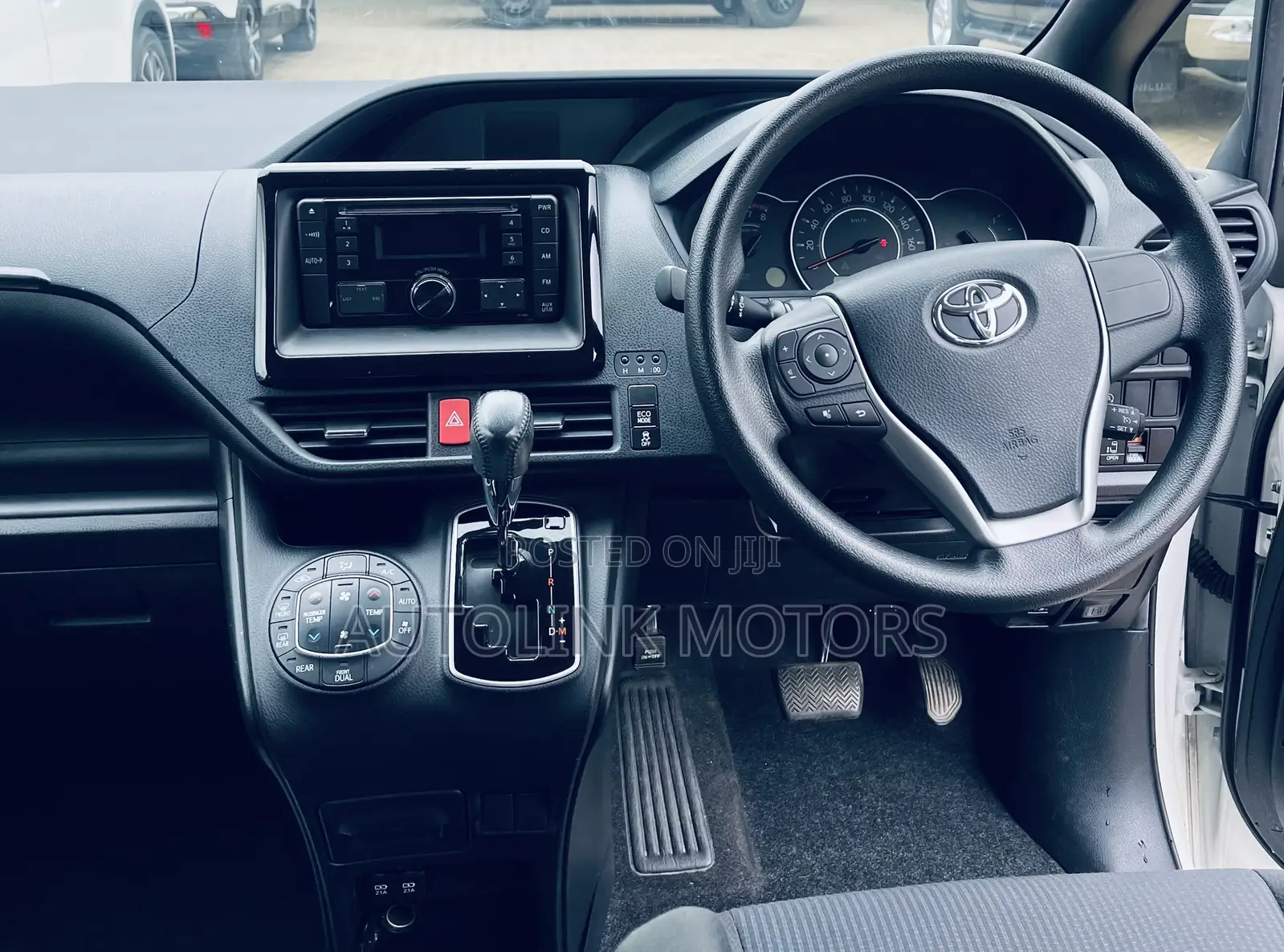 Toyota Noah 2.0 FWD (8 Seater) 2019 White