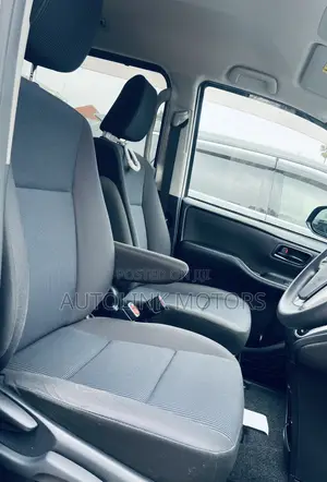 Toyota Noah 2.0 FWD (8 Seater) 2019 White