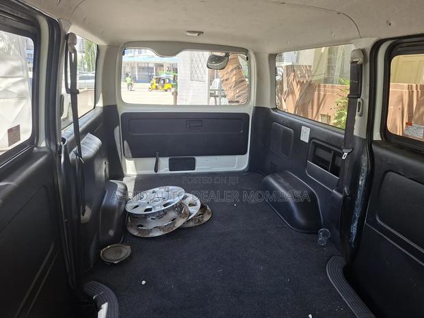 Toyota HiAce 2018 Black - thumbnail 2