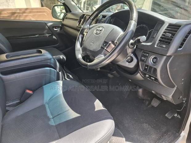 Toyota HiAce 2018 Black - thumbnail 7