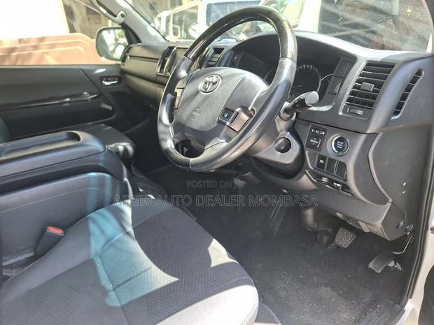 Toyota HiAce 2018 Black - thumbnail 8