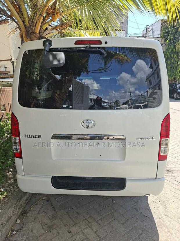 Toyota HiAce 2018 Black - thumbnail 10