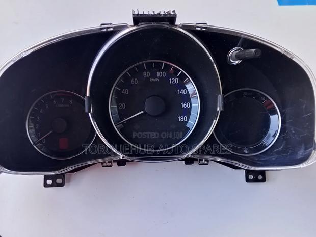 Honda Fit Hybrid 2012 Speedometer - main view