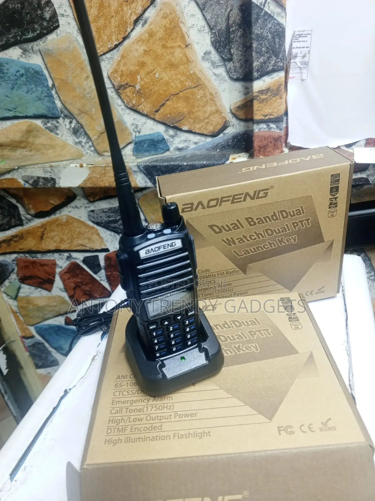 Uv-82 Long Range Dual Ptt Walkie Talkie With Flashlight