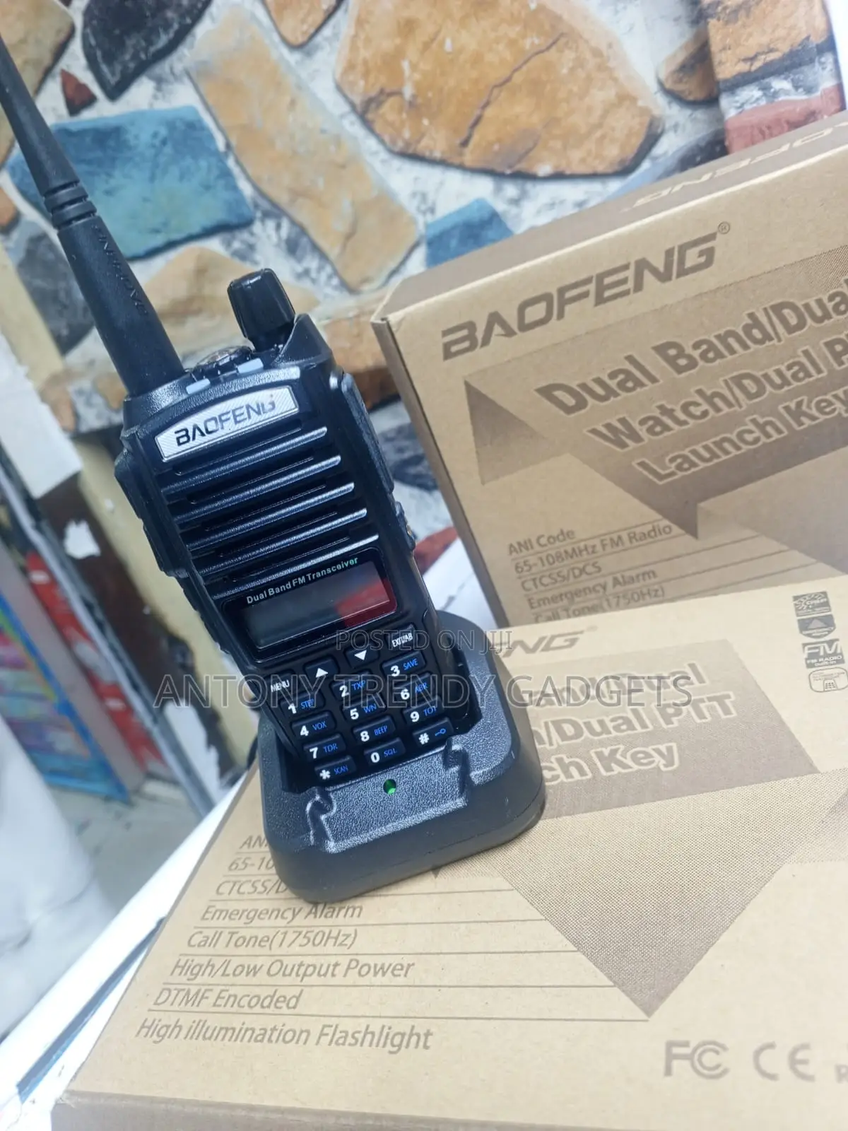 Uv-82 Long Range Dual Ptt Walkie Talkie With Flashlight