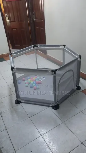 Kids Happy Game Fence With 30 Balls