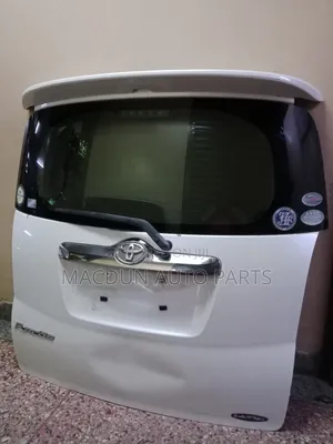 Ractis Tailgate/Boot