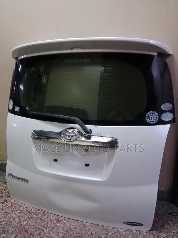 Ractis Tailgate/Boot