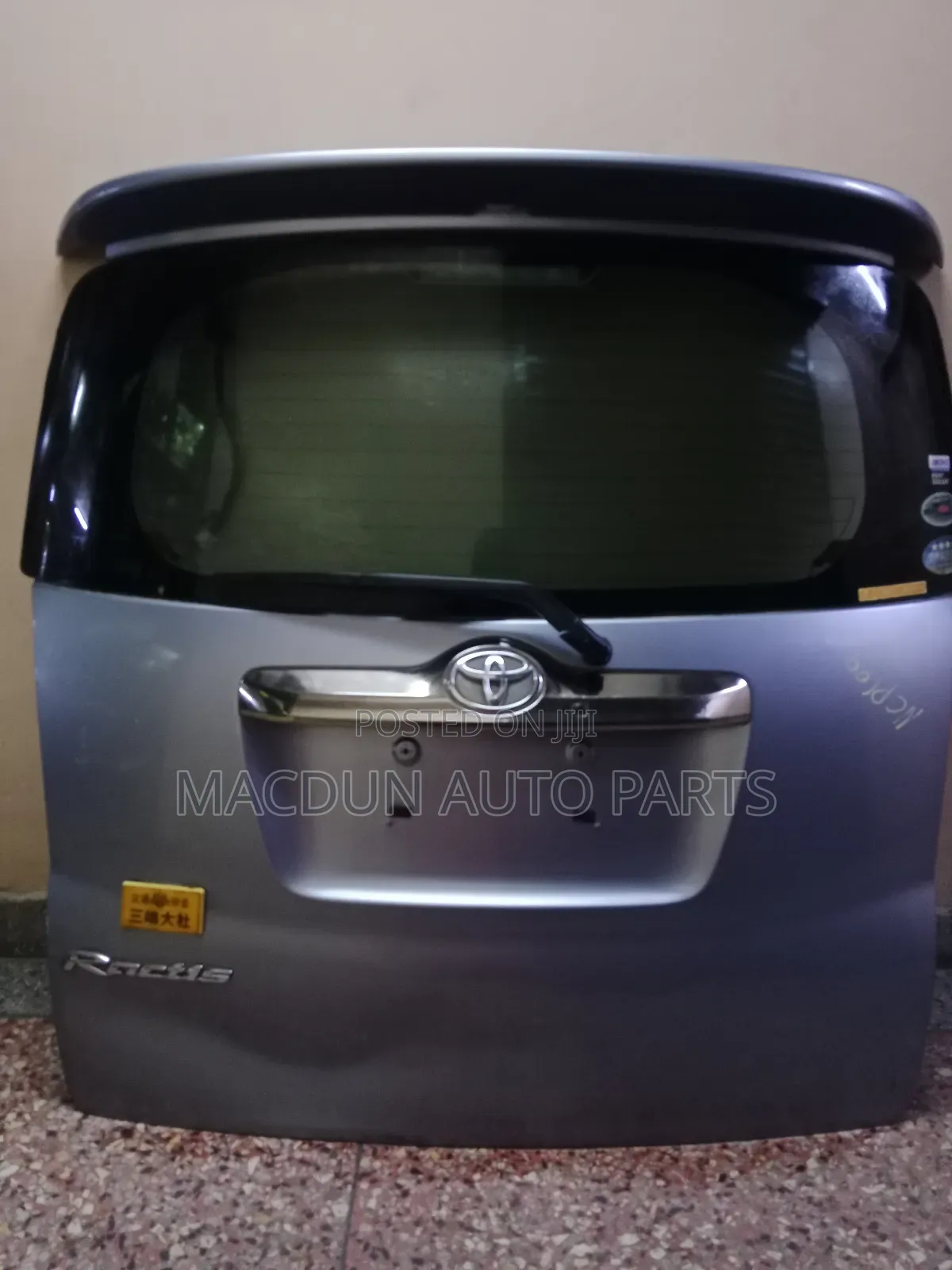 Ractis Tailgate/Boot