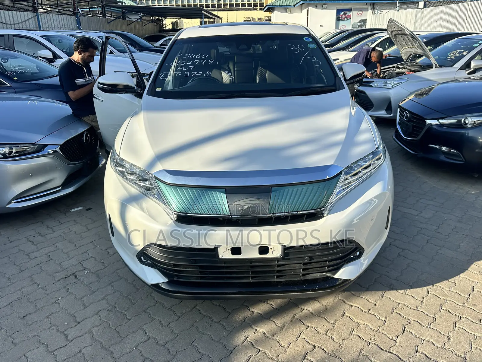 Toyota Harrier 2.0 2019 White