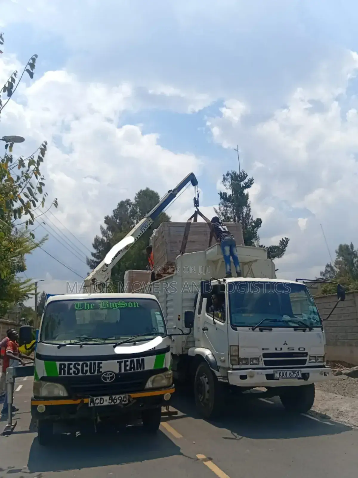 Flatbed Trailer With Crane Are Ready for Inter Country Logistics
