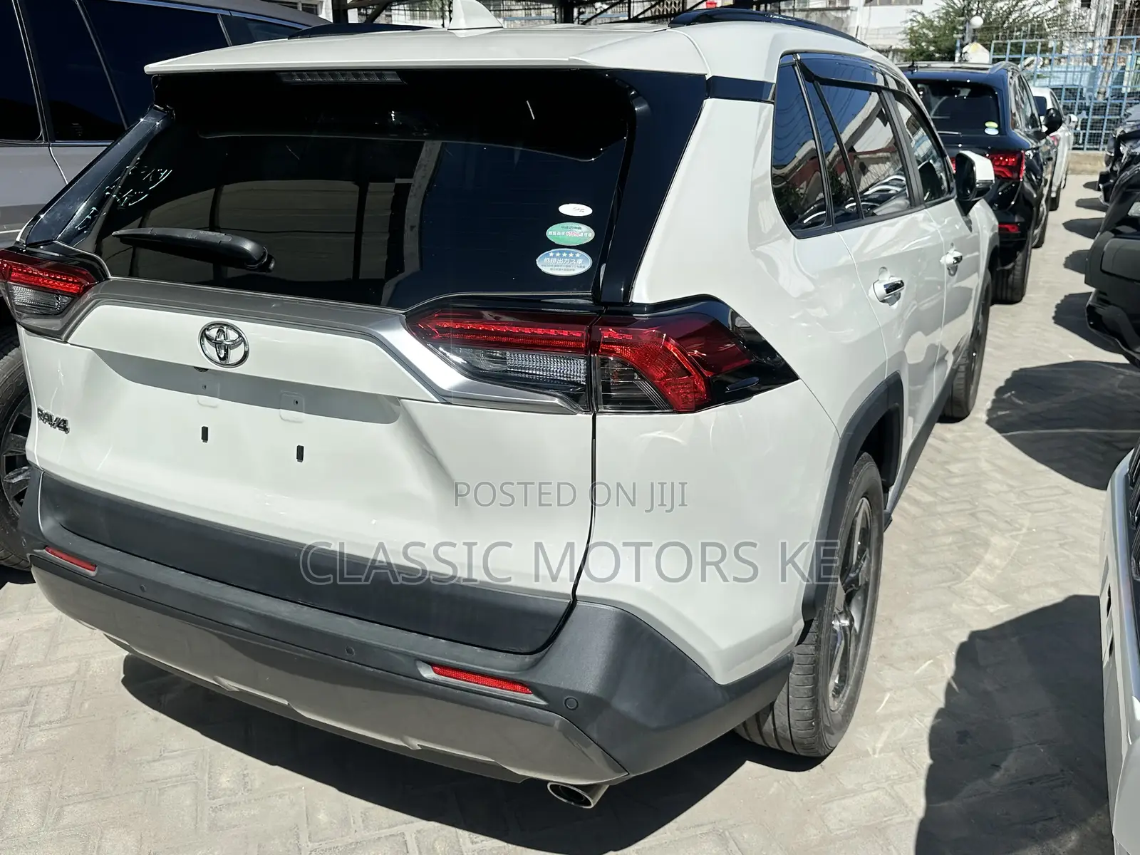 Toyota RAV4 LE AWD 2019 White