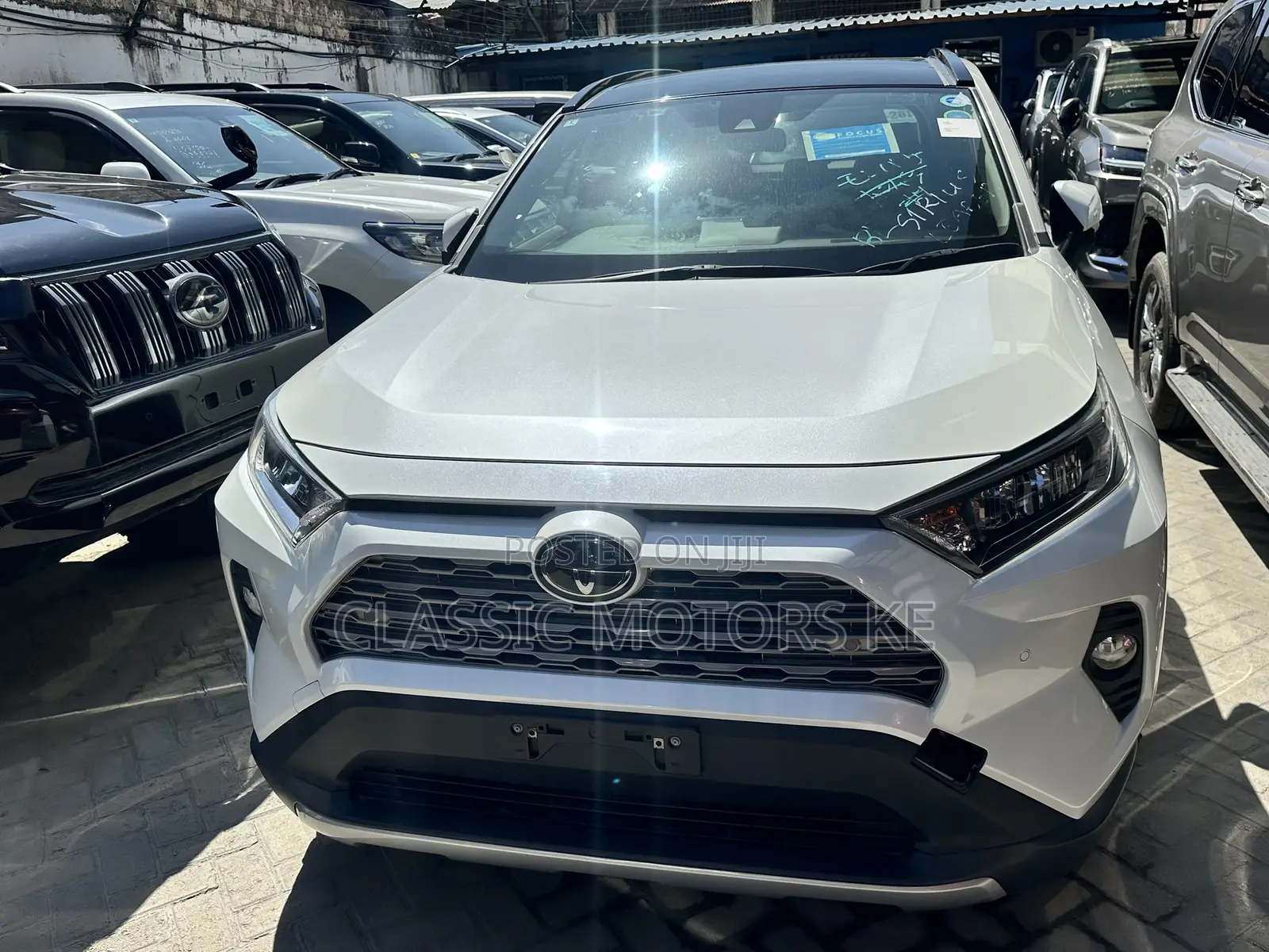 Toyota RAV4 LE AWD 2019 White
