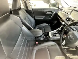 Toyota RAV4 LE AWD 2019 White