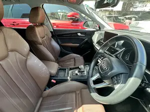 Audi Q5 2.0T Premium AWD quattro 2018 Black